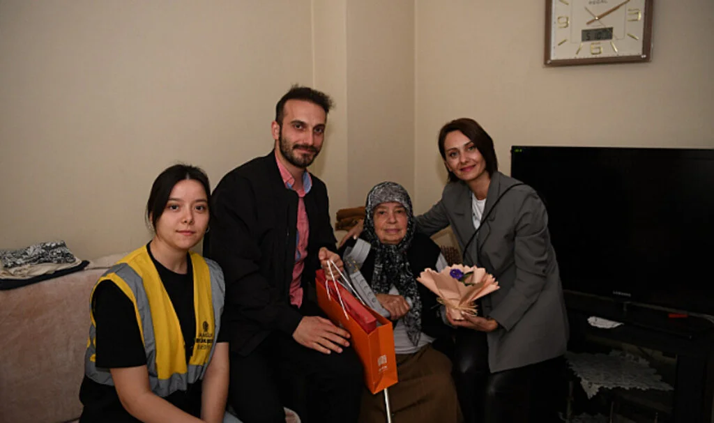 Anneler Günü’nde  anlamlı ziyaret 