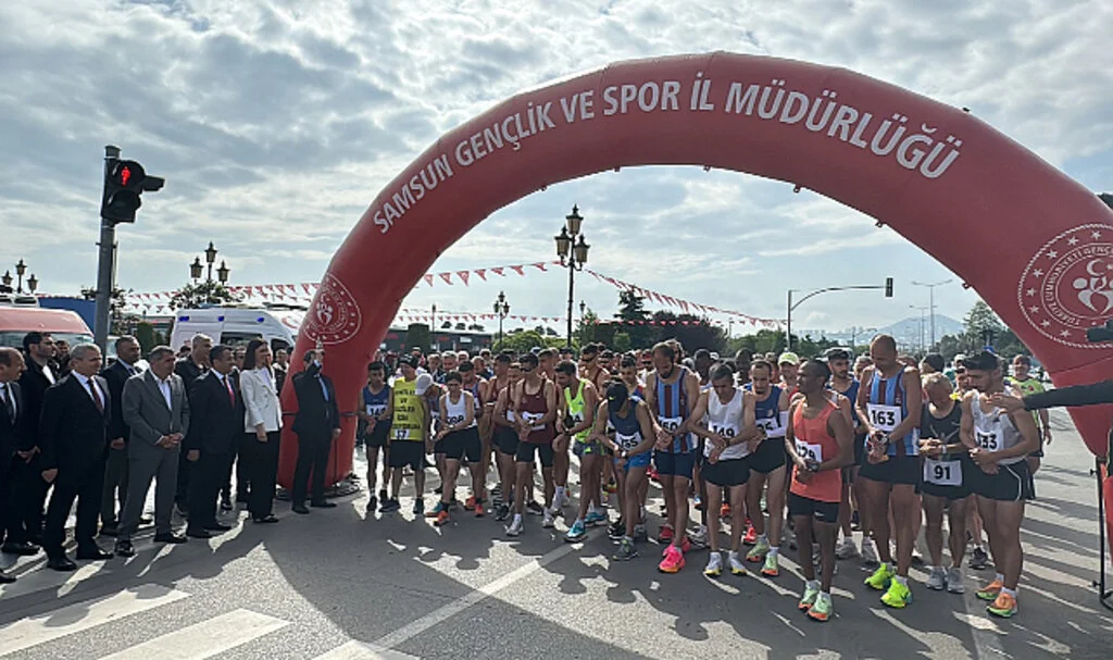 Atatürk'ün Coşkusunu Koşarak Yaşadılar