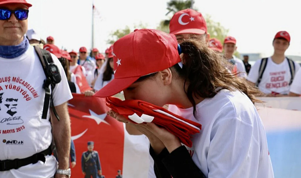 Atatürk'ün Havza'ya gittiği yolu Türk bayrağıyla yürüyecekler