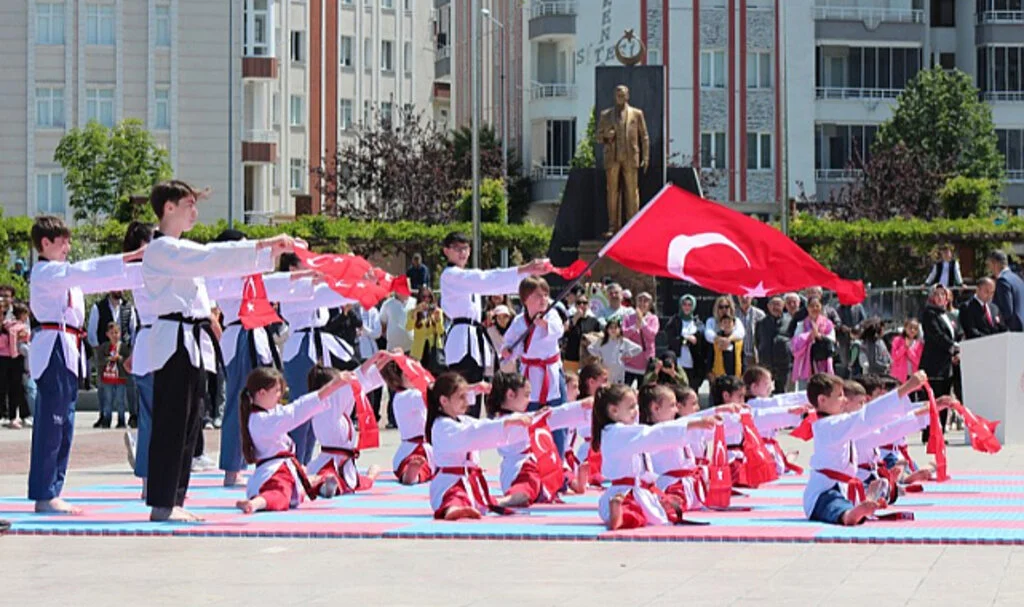 Bafra’da 19 Mayıs Atatürk’ü Anma Gençlik ve Spor Bayramı kutlandı