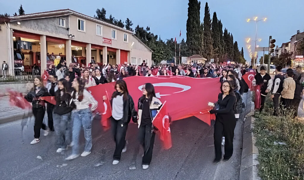 Bafra'da 19 Mayıs Gençlik Yürüyüşü Coşkusu