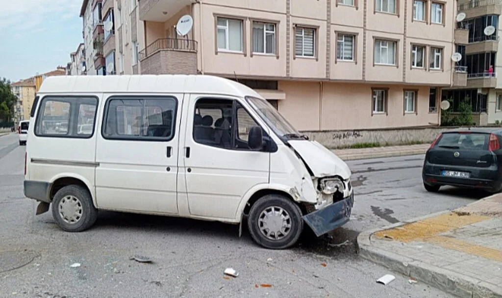 Bafra'da Trafik Kazası: 2 Yaralı