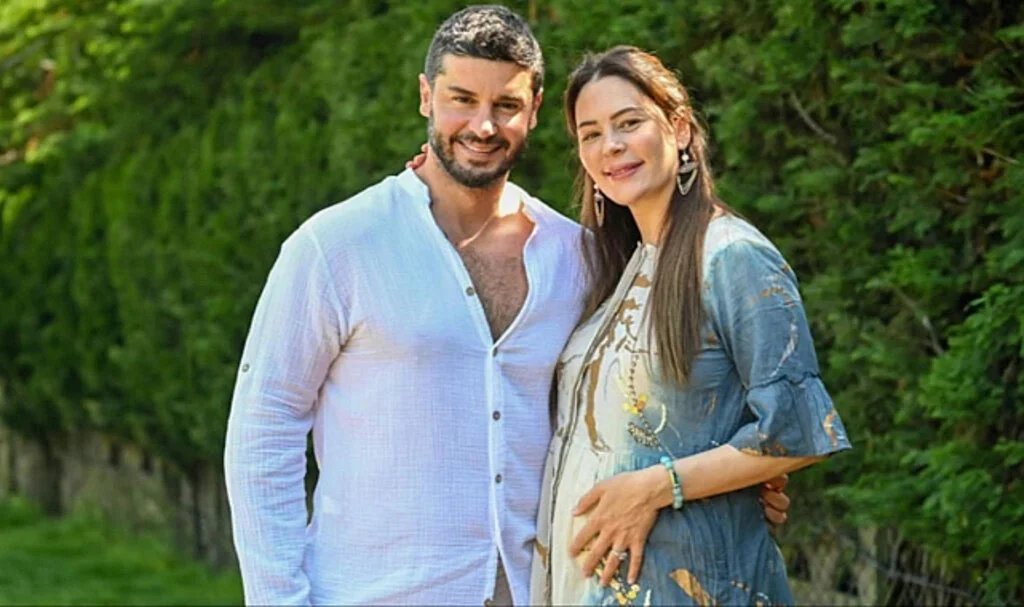 Berk Oktay ve Yıldız Çağrı Atiksoy'un Kızları Dünyaya Geldi!