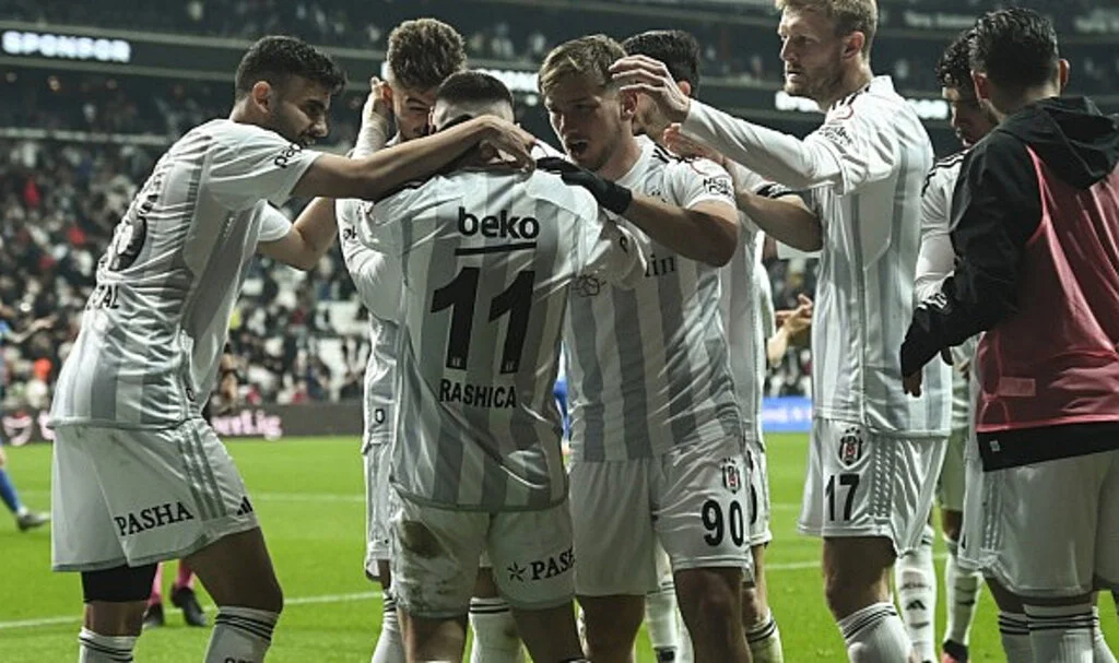 Beşiktaş, Rizespor'u son dakikada devirdi: 3-2