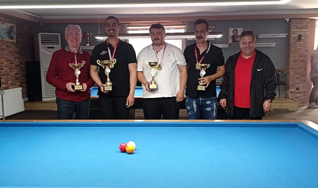 Bilardo Turnuvasında Dereceye Girenler Ödüllerini Aldı