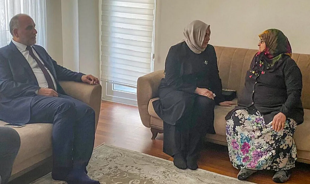 Canik Belediye Başkanı İbrahim Sandıkçı'dan Anneler Günü'nde anlam yüklü ziyaret 