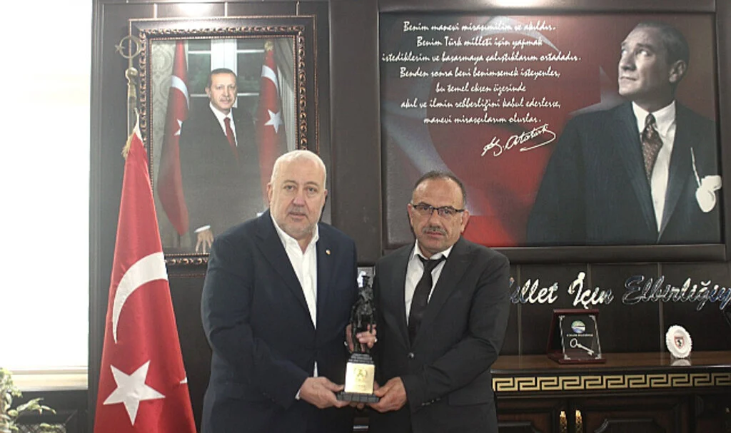 Çarşamba Ticaret Borsası Refahittin Şencan’ı Ziyaret Etti