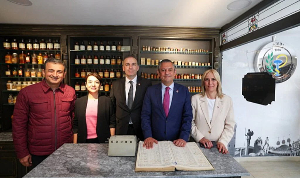 CHP Genel Başkanı Özel, Samsun Eczacı Odasını ziyaret etti
