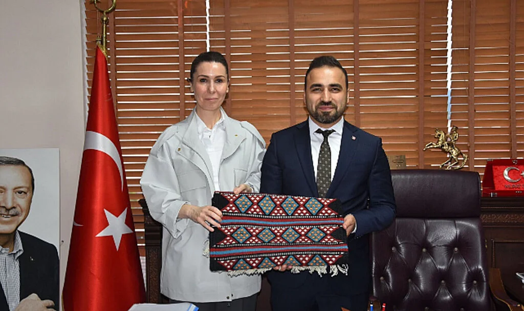 Çiğdem Karaaslan, Vezirköprü Belediye Başkanı Murat Gül'ü Ziyaret Etti