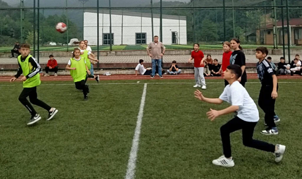 Çocuklar Spor Şenliğinde Doyasıya Eğlendi