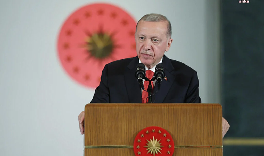 Cumhurbaşkanı Erdoğan: 1 Mayıs'ta İşçilere Selam ve Sevgilerimi Gönderiyorum