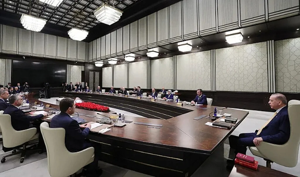 Cumhurbaşkanlığı Kabinesi Yarın Toplanıyor: Emekliler ve Dar Gelirlilerin Durumu Gündemde
