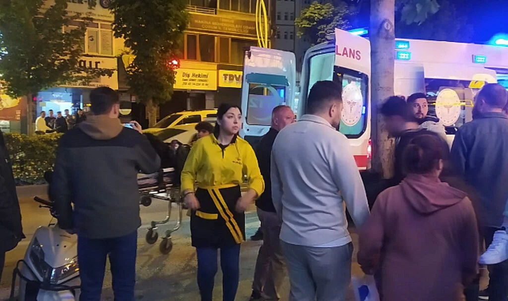 Derbi Sonrası Çıkan Kavgada 2 Kişi Bıçakla Yaralandı
