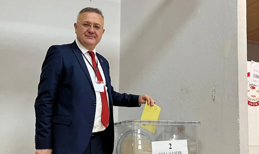 Eğitim-İş'te Gündüz güven tazeledi