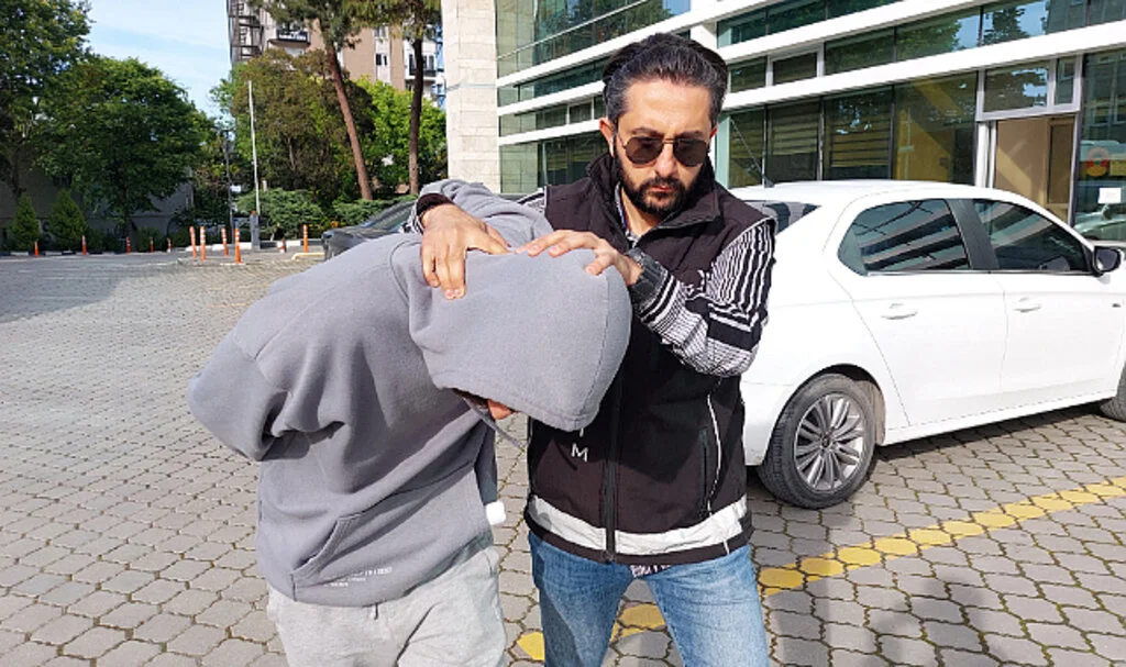 Ev hapsi cezası alan şahıs evden çıkınca tutuklandı