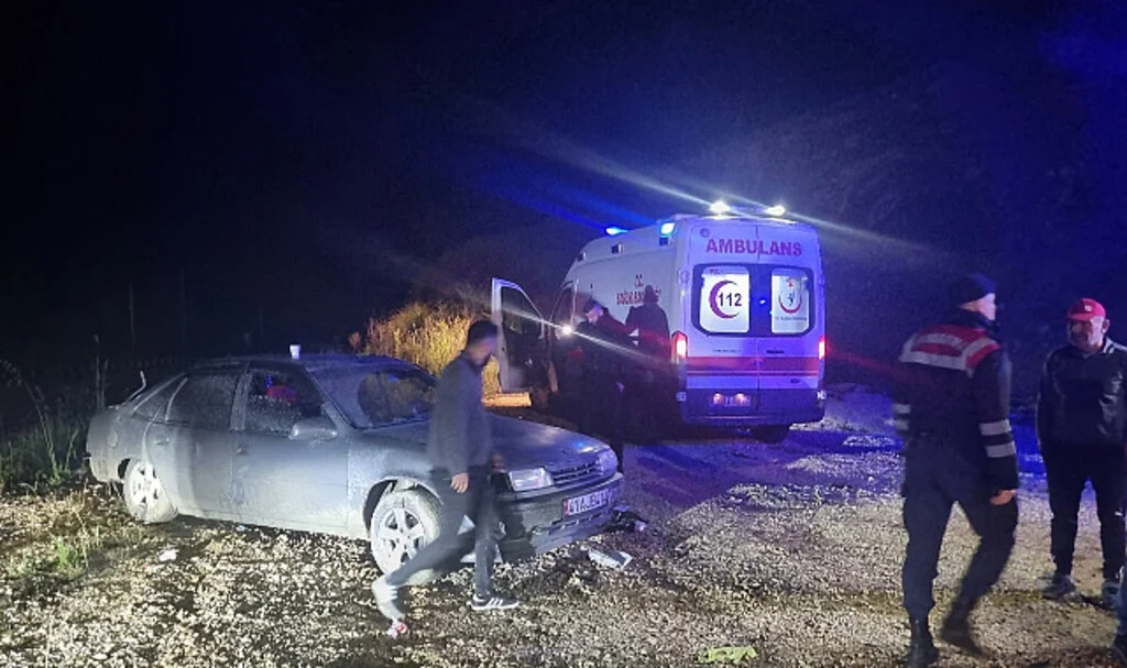 Feci Kaza: Tıra Çarptı 5 Yaralı
