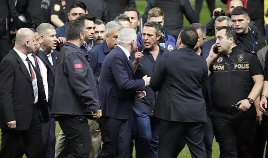 Fenerbahçe Başkanı Ali Koç'un RAMS Park'a Gelişi Parayla Sağlandı