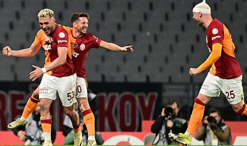 Galatasaray deplasmanda zorlu karşılaşmadan 3-2 galip ayrıldı