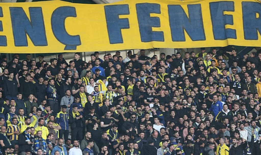 Galatasaray-Fenerbahçe Maçında Deplasman Taraftarı Kararı Alındı