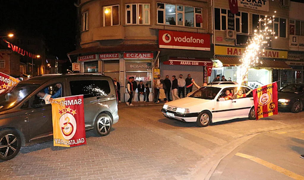 Galatasaray'ın Şampiyonluğu Havza'da Coşkuyla Kutlandı