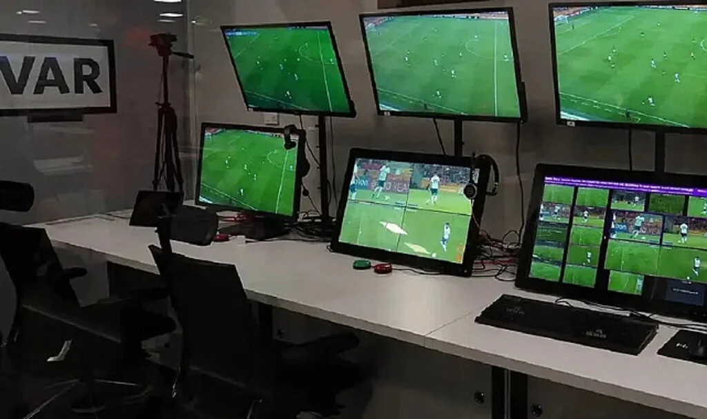 Galatasaray ve Fenerbahçe Maçlarının Yabancı VAR Hakemleri Belli Oldu