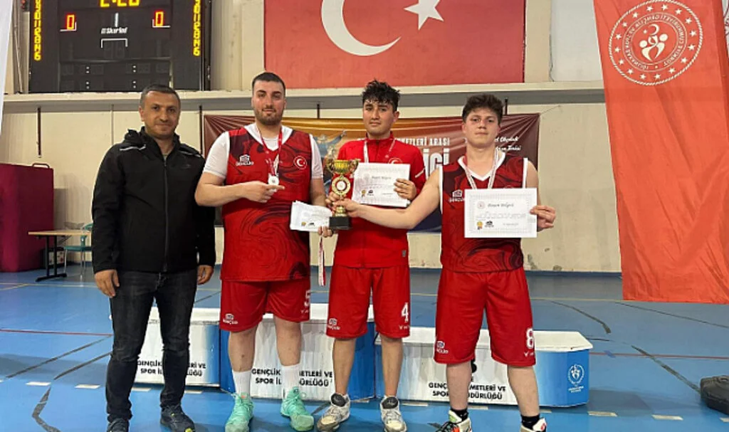 Gençlig 2. lik kupası Samsun'a geldi