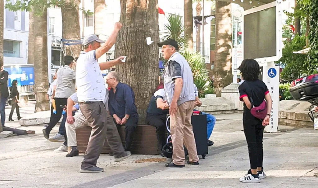 Göbek Atıp Para Saçan Emekli