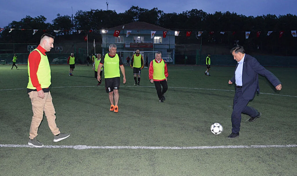 Havza'da Atatürk'ü Anma ve Termal Turizm Festivali'nde Veteranlar Futbol Maçı Yapıldı