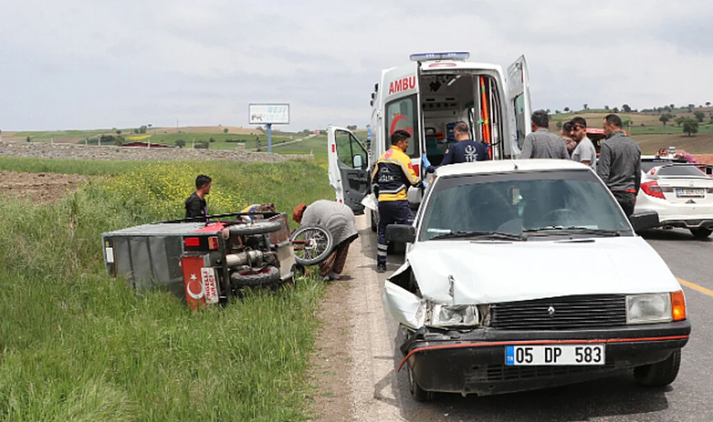 Havza'da engelli motosiklet sürücüsü otomobille çarpıştı