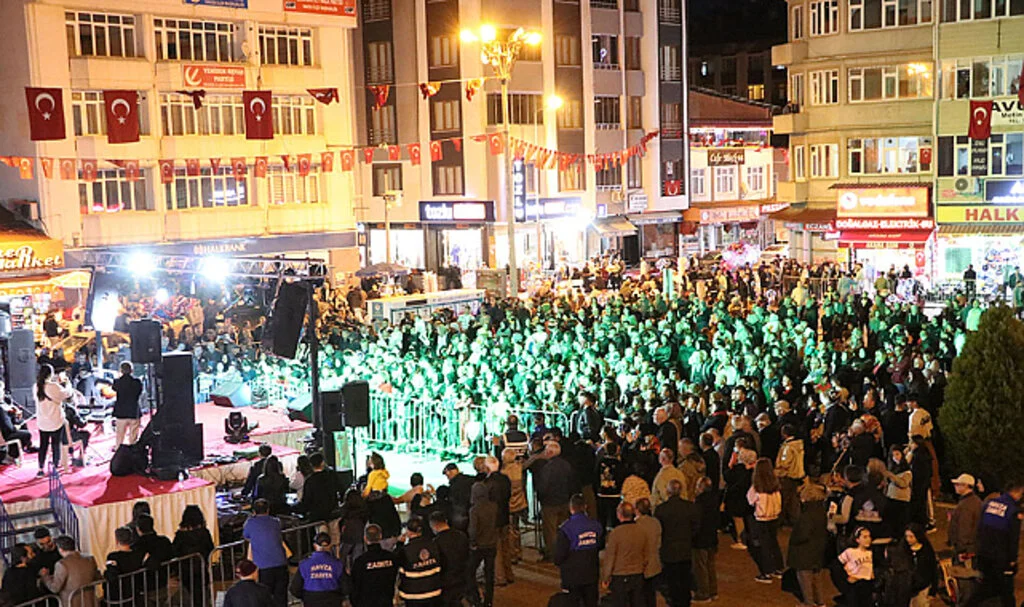 Havza'da Halk Konseri Büyük İlgi Gördü