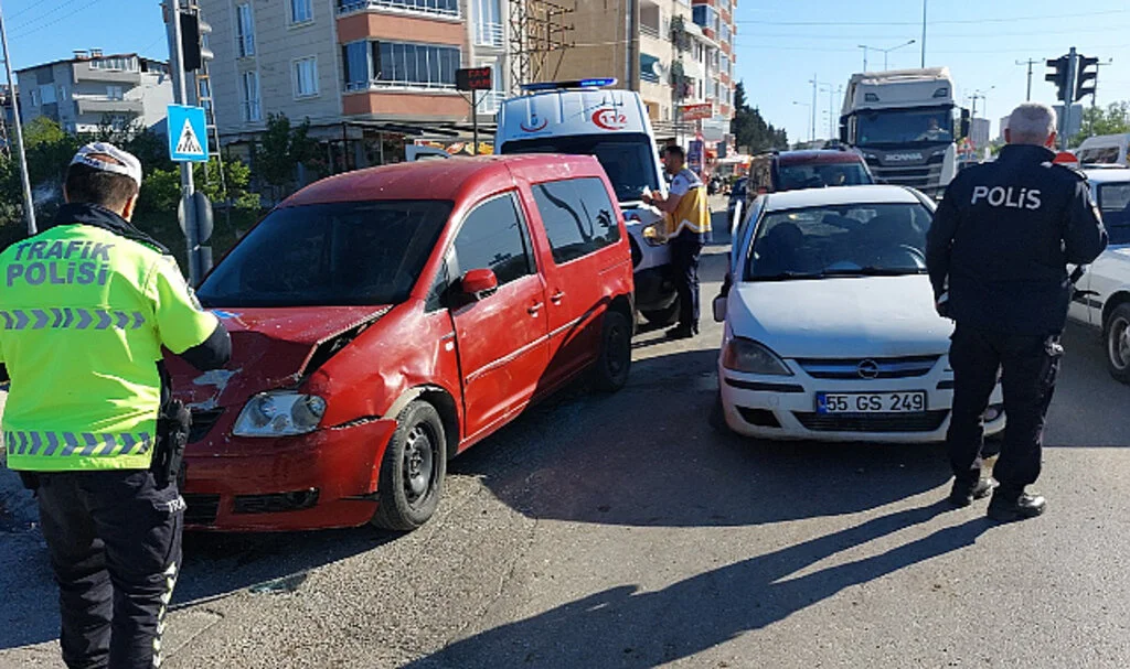 İlkadım'da Trafik Kazası: 2 Yaralı