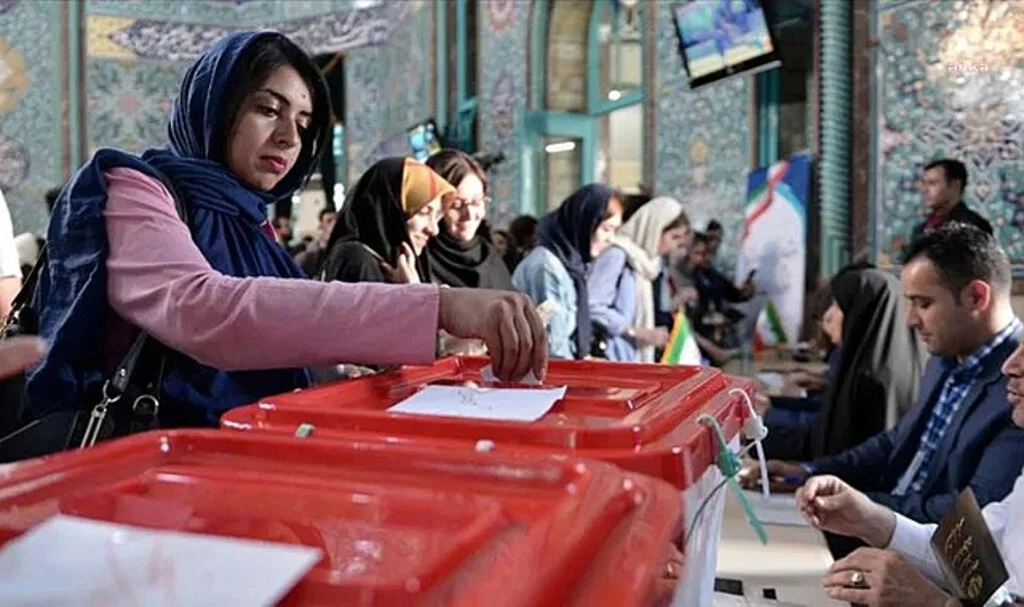 İran'da Cumhurbaşkanlığı Seçimi 28 Haziran'da Yapılacak
