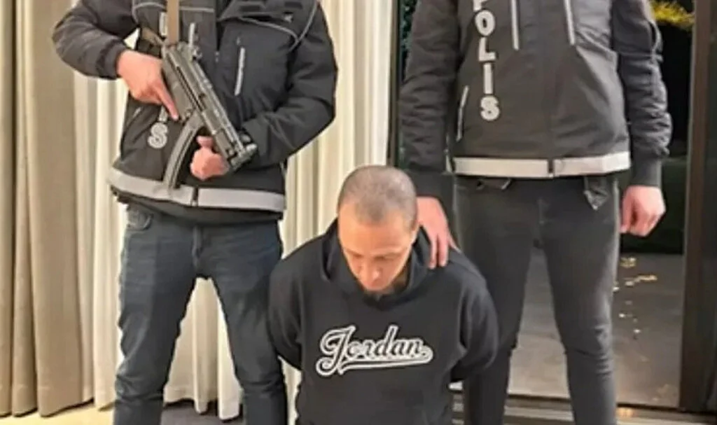 İstanbul'da Interpol Tarafından Aranan İki Kişi Yakalandı!