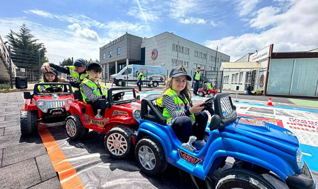 Jandarmadan Anaokulu Öğrencilerine Trafik Eğitimi