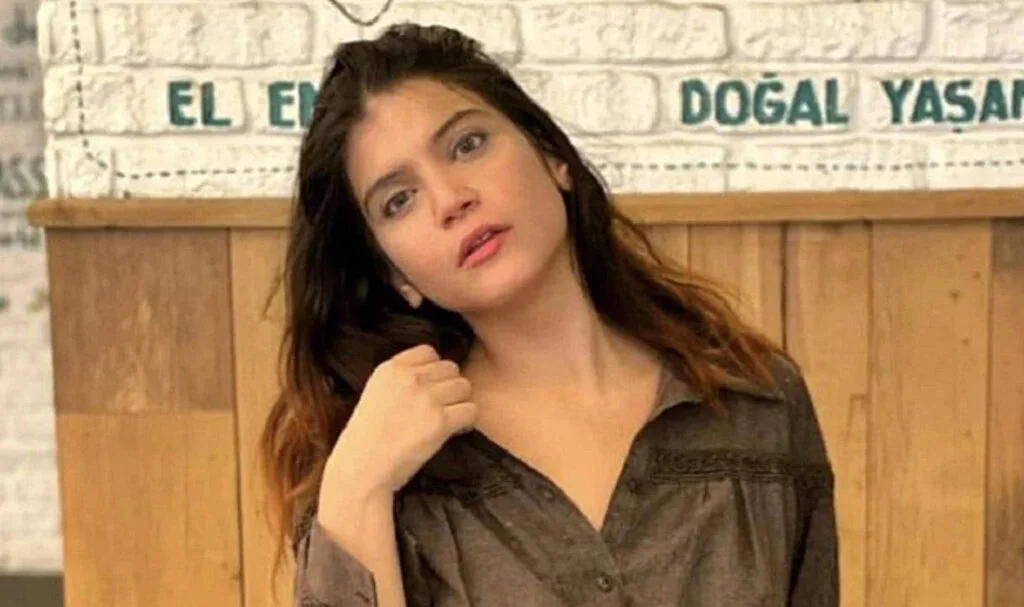 Kızılcık Şerbeti'nin Yıldızı Feyza Civelek Uyuşturucu Alırken Yakalandı