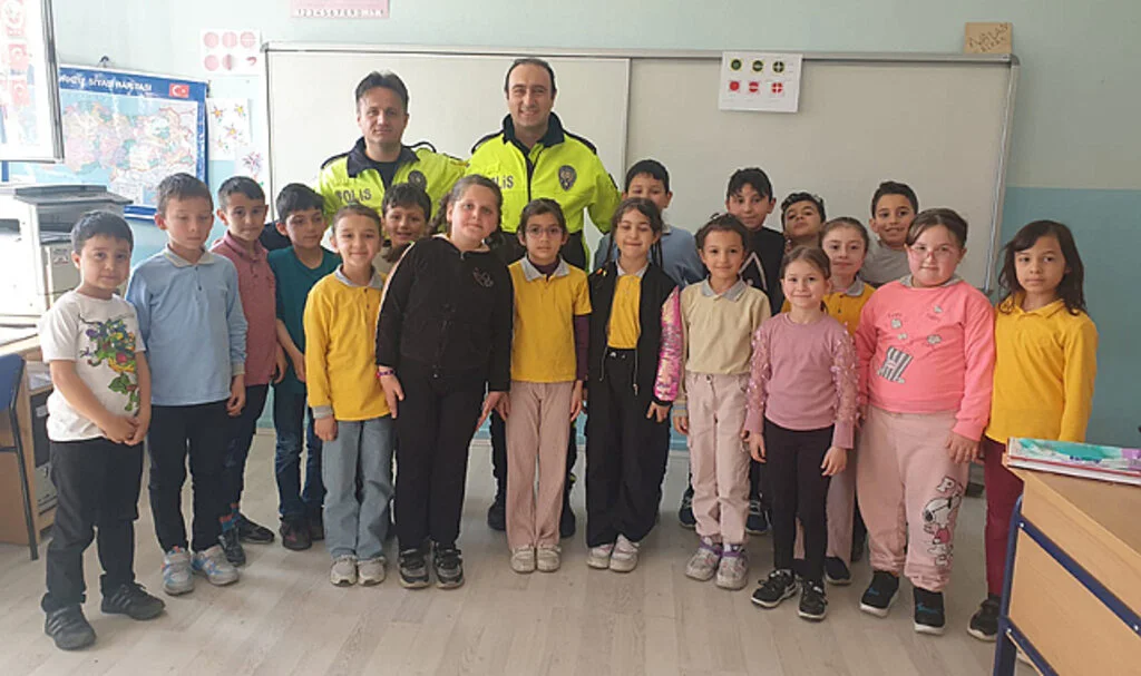 Ladik'te Öğrenci ve Vatandaşlara Trafik Eğitimi Verildi