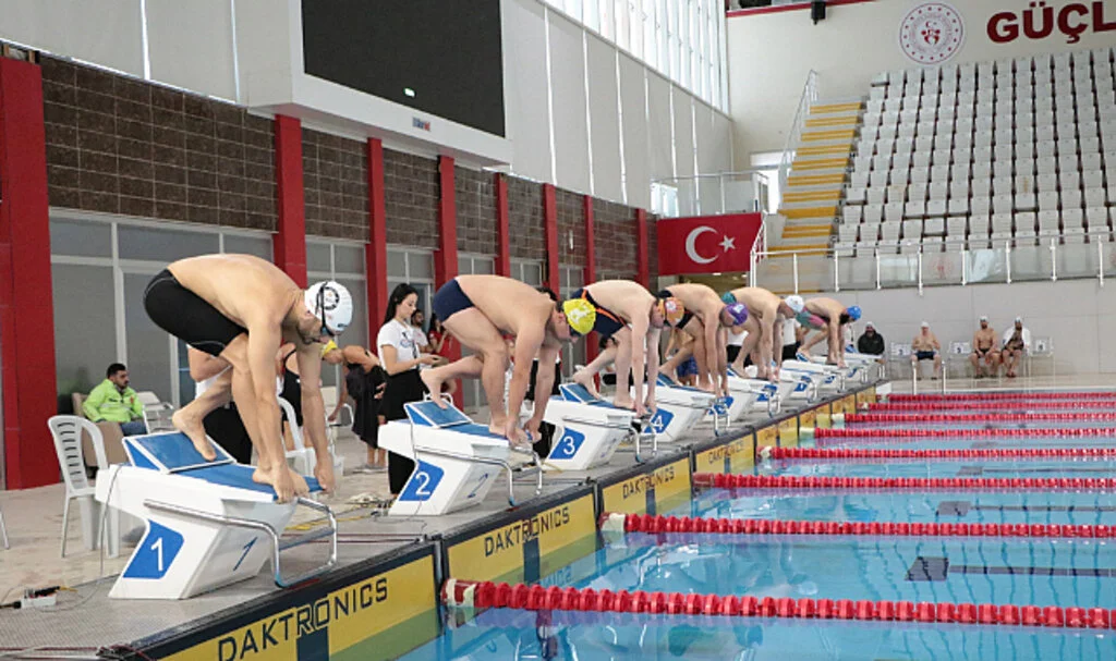 Masterlar yüzme yarışları başladı