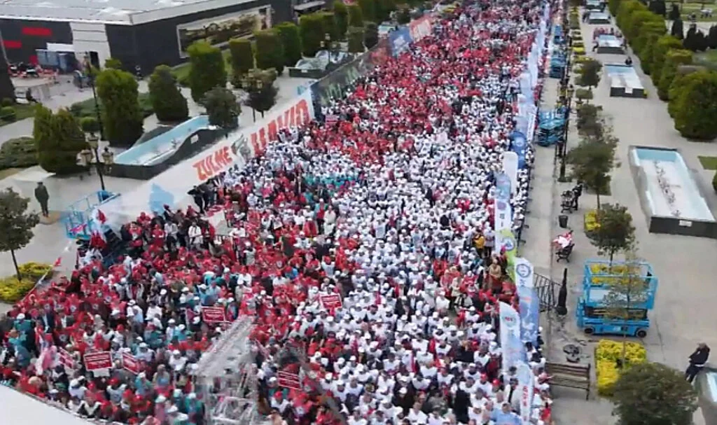 Memursen'den 1 Mayıs Çıkarması