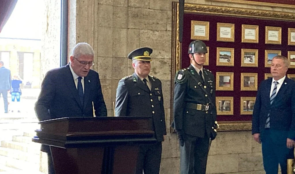 Musavat Dervişoğlu Anıtkabir'i Ziyaret Etti