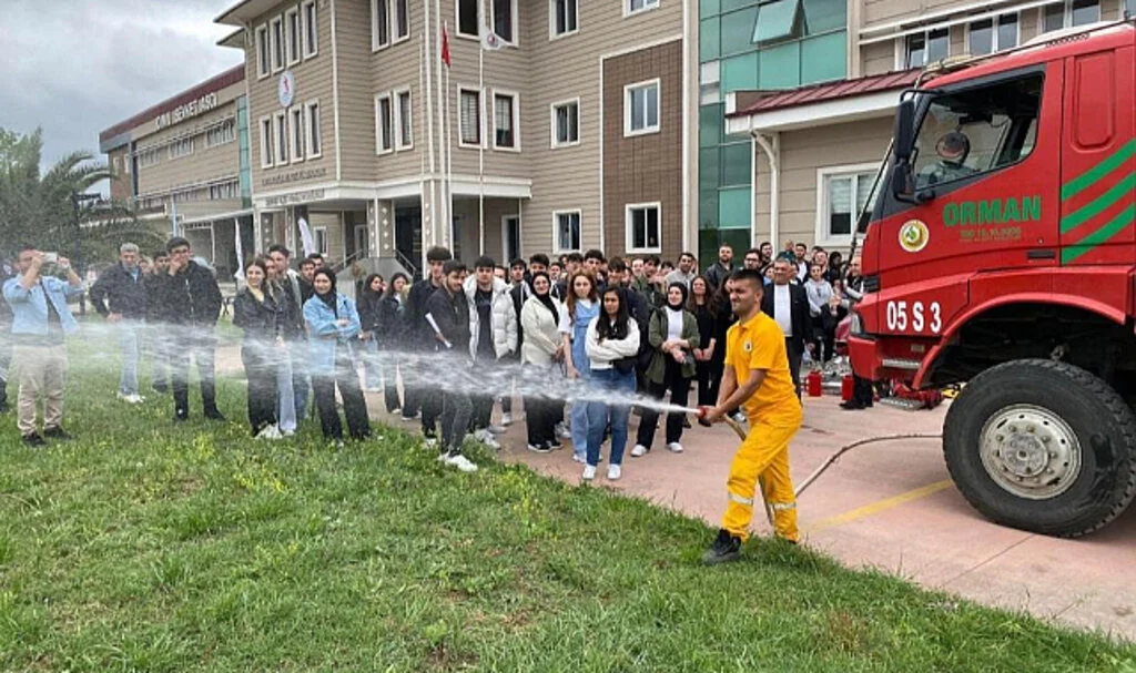 OMÜ Öğrencilerine Orman Yangınlarıyla Mücadele Eğitimi Verildi