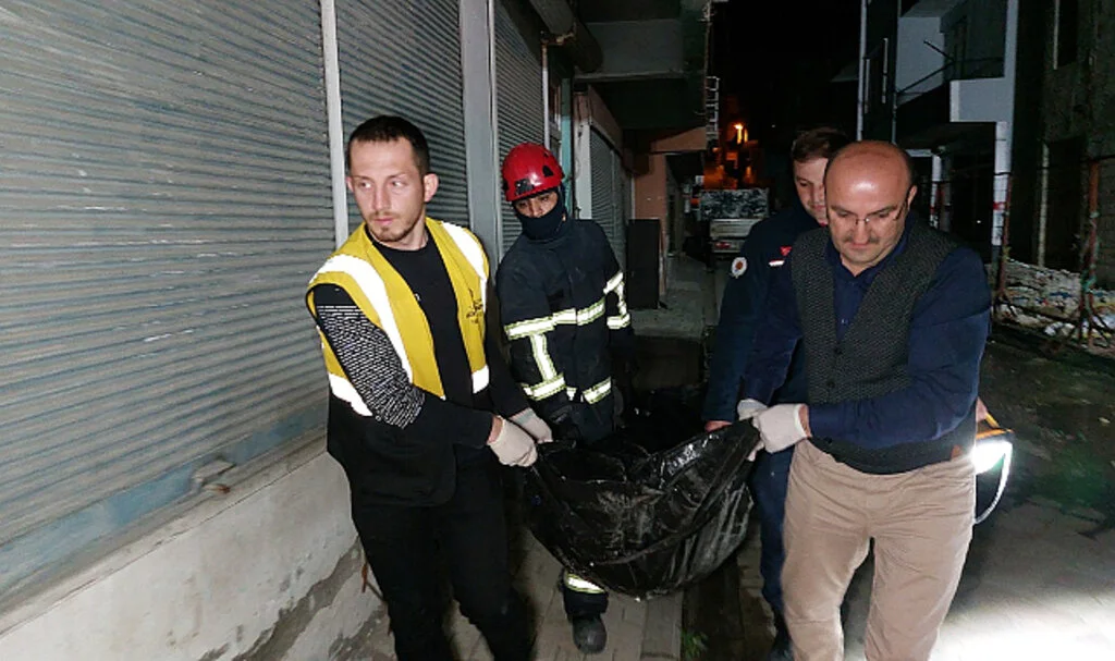 Oto Elektrik Ustası Asansör Boşluğunda Ölü Bulundu