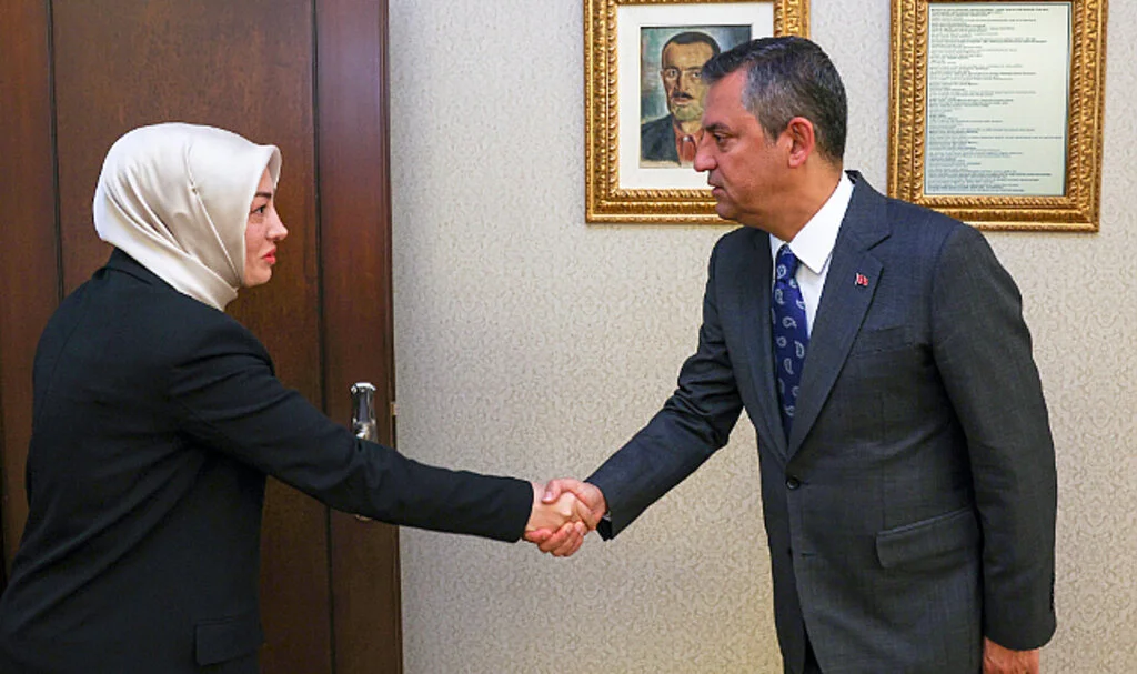 Özgür Özel ile Görüşen Ayşe Ateş: Adalet Arayışı ve Bekleyiş