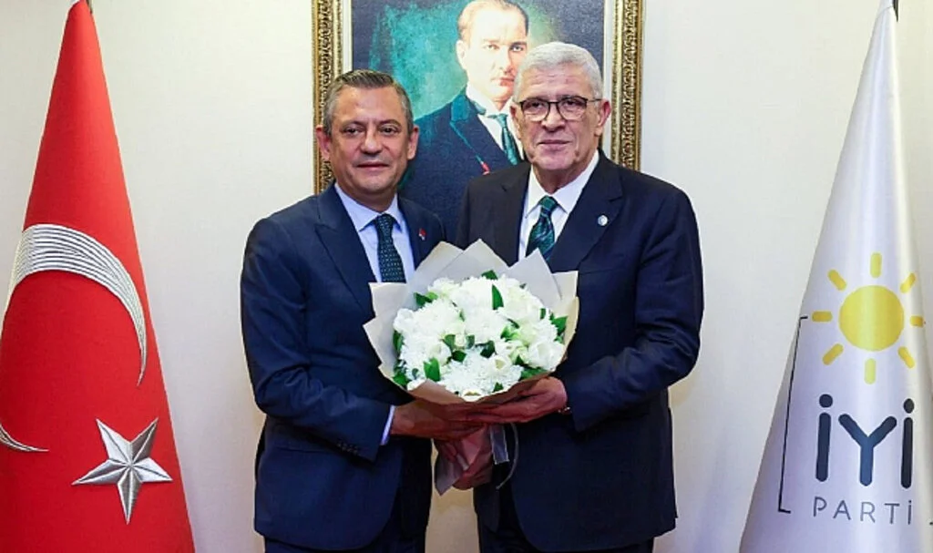 Özgür Özel Müsavat Dervişoğlu ile Görüştü