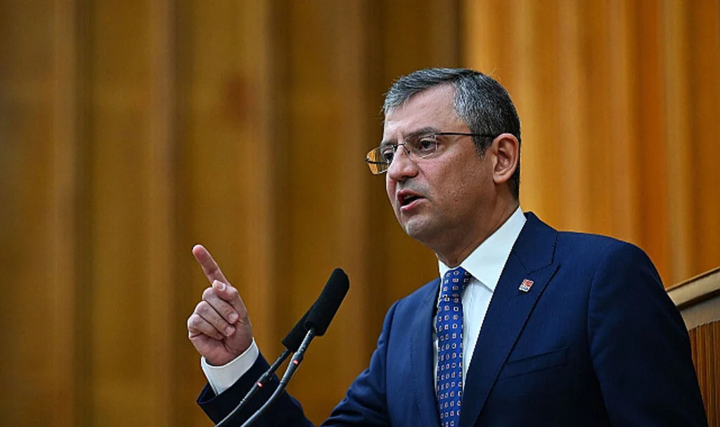 Özgür Özel: Sokak Köpeklerine Dokunamazsınız