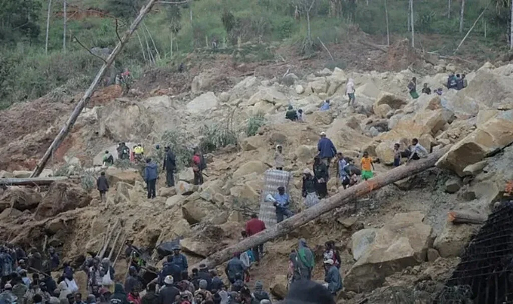 Papua Yeni Gine'de Toprak Kayması Faciası