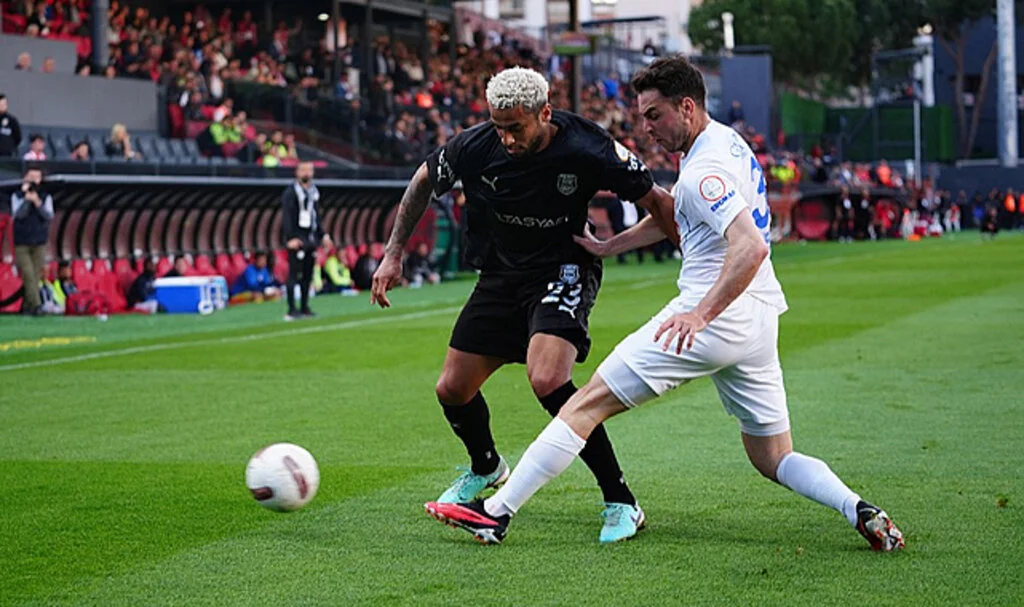 Pendikspor, geriye düştüğü maçta Rizespor'u 2-1 yendi