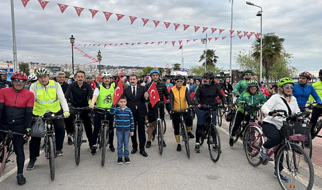 Samsun'da 19 Mayıs Kutlamaları Kapsamında Bisiklet Turu Düzenlendi