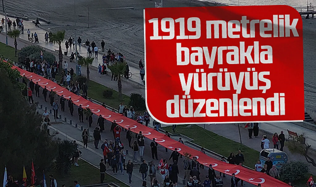 Samsun'da 1919 Metrelik Dev Bayrakla 19 Mayıs Coşkusu