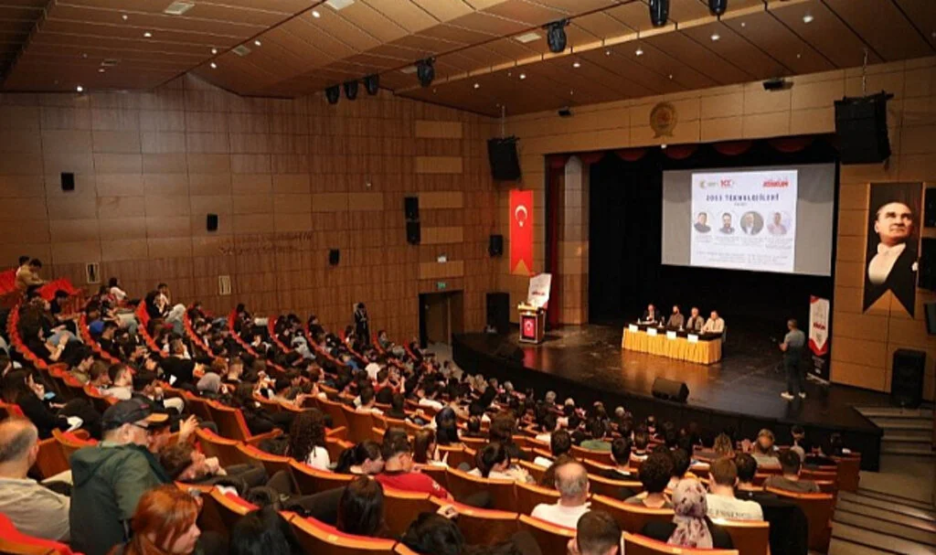 Samsun’da "2053 Teknolojileri" Paneli İlgiyle Takip Edildi