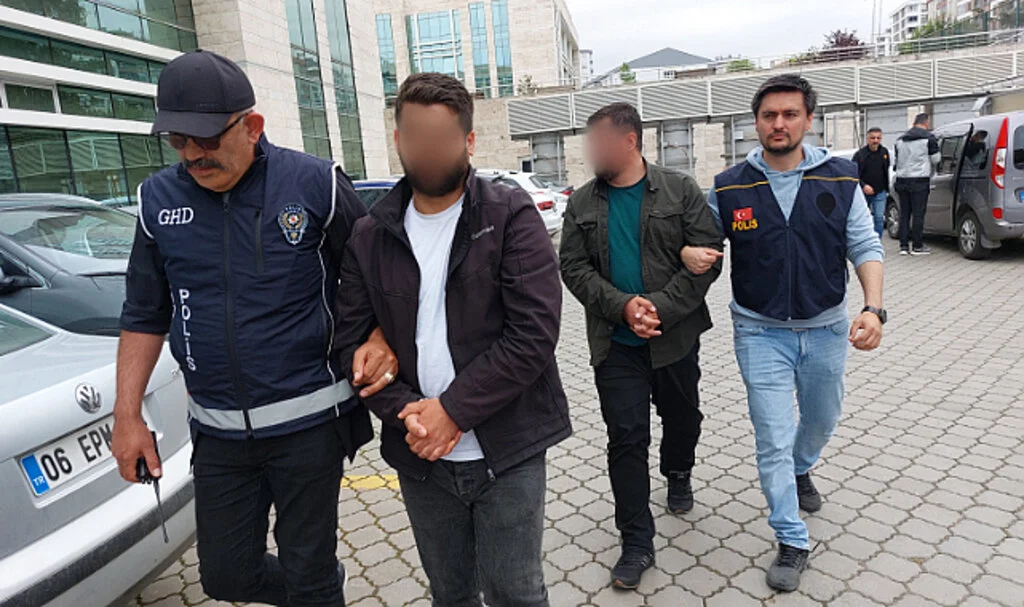 Samsun'da 5 kaçak göçmen ele geçirildi: 2 göçmen kaçakçısı yakalandı